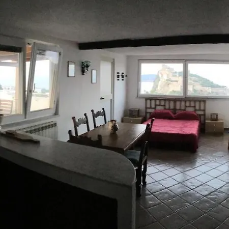 Mansarda Con Terrazza Davanti Castello Aragonese