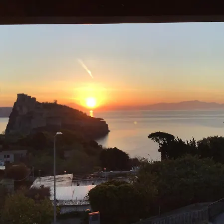 Mansarda Con Terrazza Davanti Castello Aragonese Apartment *