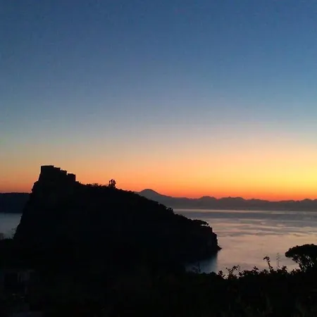 Mansarda Con Terrazza Davanti Castello Aragonese Apartment Ischia